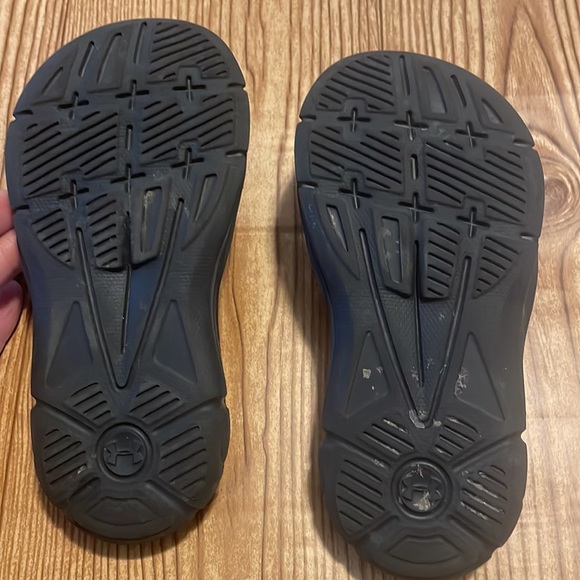 Under Armour Girls Slides - Picture 2 of 6
